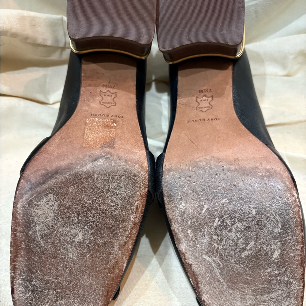Tory Burch Black Leather Multi Logo Kiltie Heeled Loafers - Size 7.5 - Picture 7 of 8